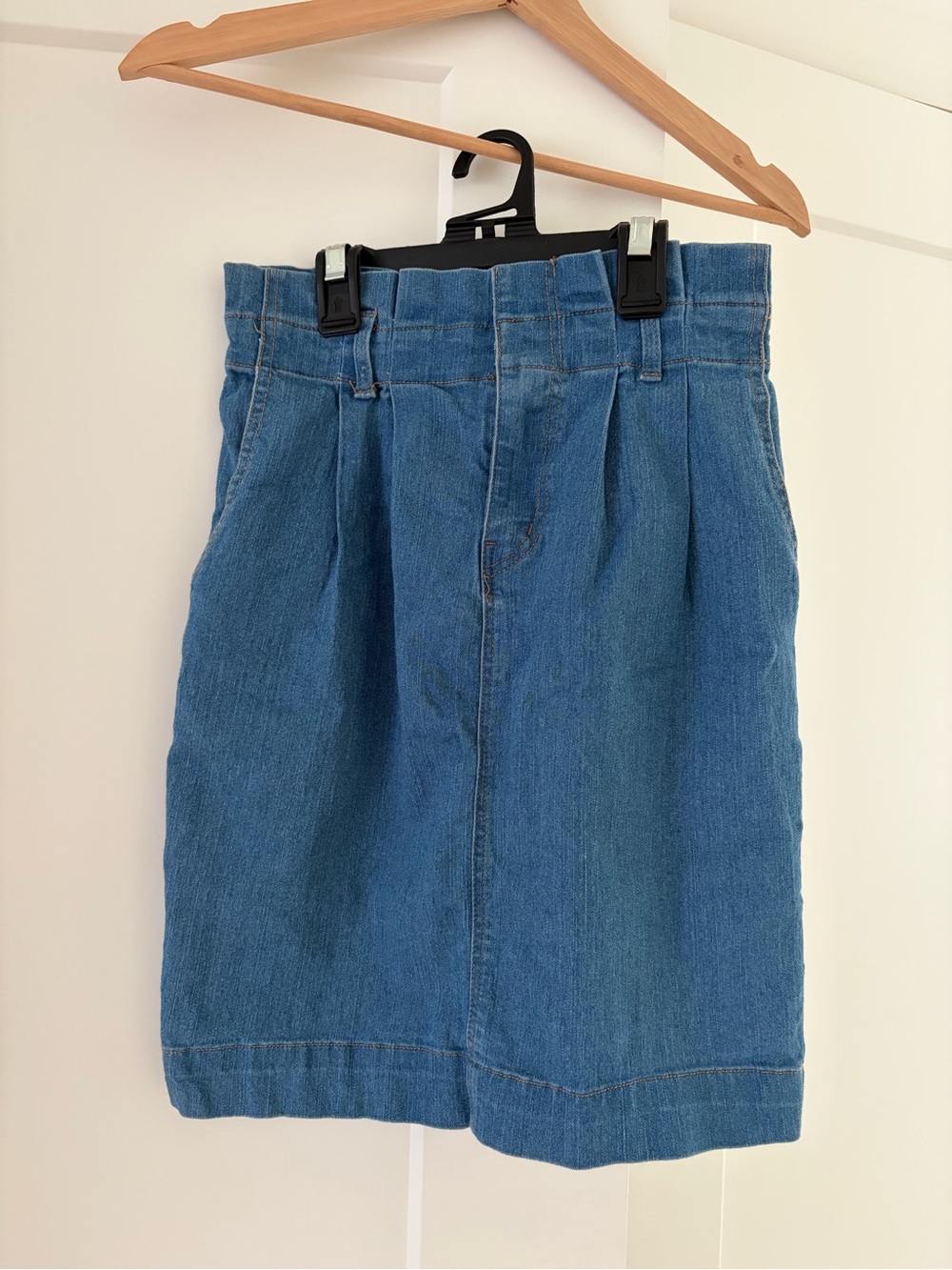 Closet Denim Pencil Skirt in Mid Blue